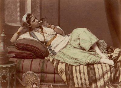 Leżąca kobieta paląca, 1870-90. autorstwa Unbekannt