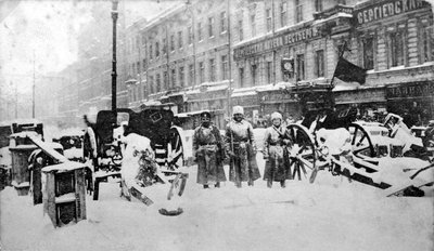 Rewolucyjne barykady na Liteiny Prospekt, Piotrogród, Rosja, 27 lutego 1917 r. autorstwa Unbekannt