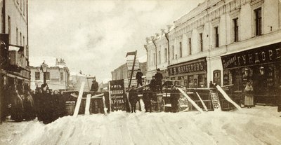 Rewolucyjne barykady na ulicy Seleznevskaya, Moskwa, Rosja, podczas powstania w 1905 r. autorstwa Unbekannt