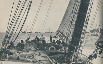 Największe brytyjskie jachty regatowe rywalizują podczas Cowes Week, 1937 autorstwa Unbekannt