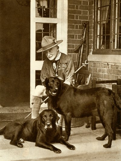 Robert Baden-Powell w domu ze swoimi psami, ok. 1929, 1935. autorstwa Unbekannt