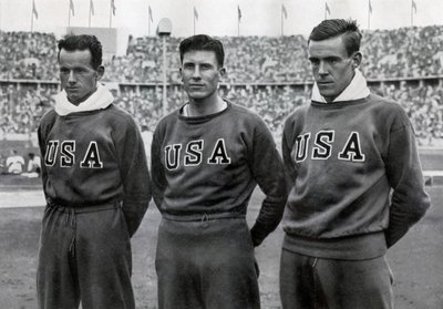 Robert Clark, Glenn Morris, John Parker, amerykańscy dziesięcioboiści, Igrzyska Olimpijskie w Berlinie, 1936 r. autorstwa Unbekannt