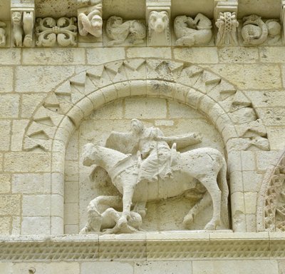 Sztuka romańska: detal fasady przedstawiający Hugues de Surgeres i Geoffroy de Vendome lub cesarza Konstantyna I Wielkiego, którego stopa konia stąpałaby po Herezji i Chrystusa triumfującego nad złem i śmiercią, Notre Dame (Notre-Dame) de Surgeres (17700) autorstwa Unbekannt