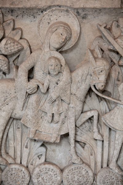 Romańska płaskorzeźba ze stolicy w katedrze Autun przedstawiająca ucieczkę do Egiptu, Autun, Francja autorstwa Unbekannt