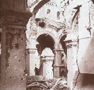 Zrujnowany kościół, Albert, północna Francja, c1914-c1918 autorstwa Unbekannt
