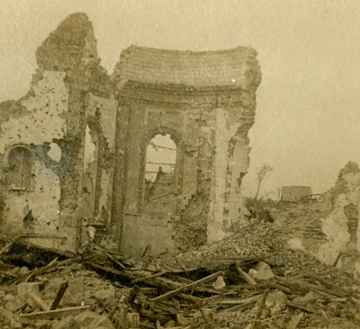 Zrujnowany kościół, Combles, północna Francja, c1914-c1918 autorstwa Unbekannt