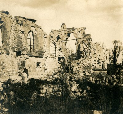 Zrujnowany kościół w Dreslincourt, północna Francja, c1914-c1918 autorstwa Unbekannt