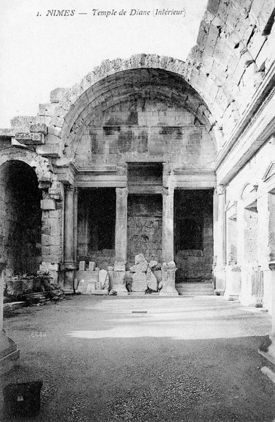 Zrujnowane wnętrze rzymskiej świątyni Diany, Nimes, Francja, XX w. autorstwa Unbekannt
