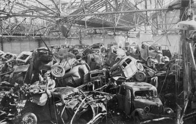 Ruiny Fabryki Renault, Boulogne-Billancourt, Paryż, c1942 autorstwa Unbekannt