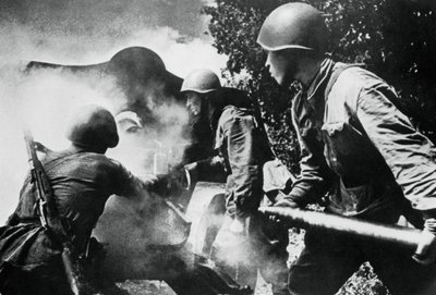 Artyleria rosyjska w akcji, front wschodni, 1943 autorstwa Unbekannt