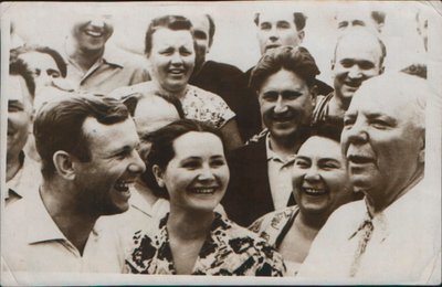 Rosyjski kosmonauta Jurij Gagarin z żoną, 1962 autorstwa Unbekannt