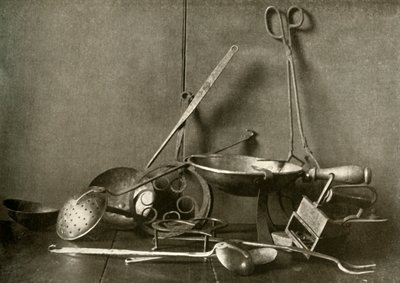 Sadiron, szczypce, skimmer, widelec, nóżki i miedziana patera, XVIII w., 1937. autorstwa Unbekannt