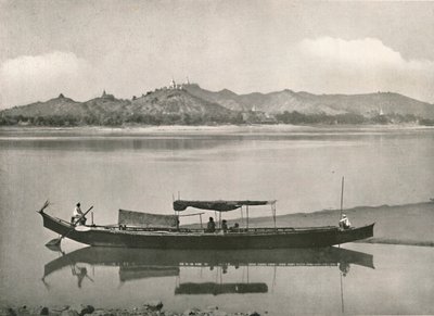 Sagaing, nad Irrawaddy - każdy szczyt wzgórza zwieńczony Pagodą, 1900. autorstwa Unbekannt