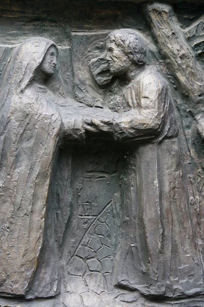 Kościół Saint-Pierre de Montmartre: Rzeźba drzwi Notre Dame: Jezus spotyka swoją matkę na Via Dolorosa, Paryż, Francja autorstwa Unbekannt