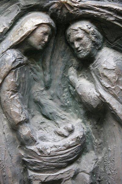 Kościół Saint-Pierre de Montmartre: Rzeźba na drzwiach Notre Dame: Narodzenia, Paryż, Francja autorstwa Unbekannt