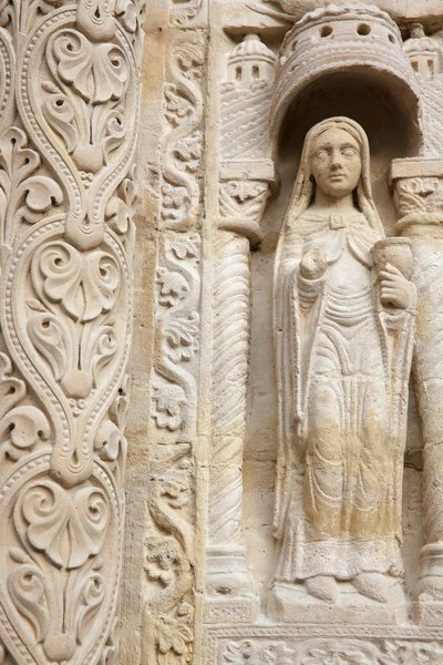 Bazylika Świętego Denisa. Portal centralny. Mądra dziewica, 20150919, Saint-Denis, Francja autorstwa Unbekannt