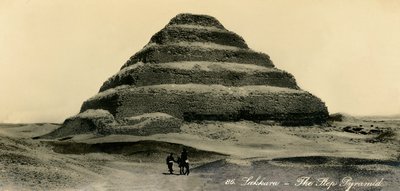 Sakkara - Piramida schodkowa, c1918-c1939. autorstwa Unbekannt