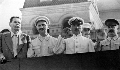 Starsze postacie sowieckie na trybunie mauzoleum Lenina, Plac Czerwony, Moskwa, ZSRR, 1931 autorstwa Unbekannt