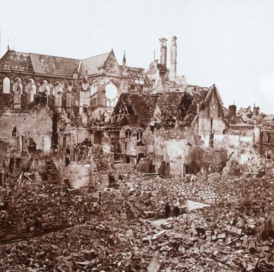 Katedra w Soissons, Soissons, północna Francja, c1914-c1918. autorstwa Unbekannt