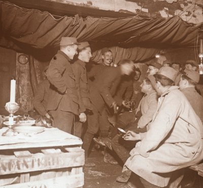 Żołnierze w schronie, Genicourt, północna Francja, c1914-c1918 autorstwa Unbekannt