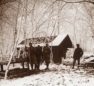 Żołnierze w śniegu, Foret de la Reine, Francja, c1914-c1918 autorstwa Unbekannt