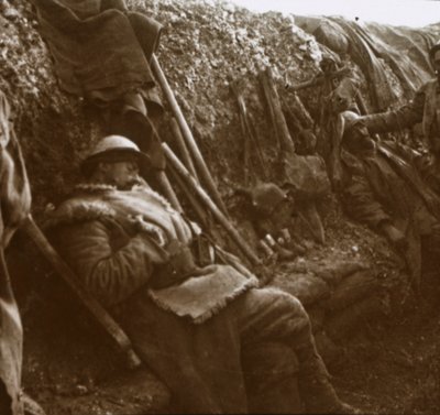 Żołnierze odpoczywający w okopach, c1914-c1918 autorstwa Unbekannt