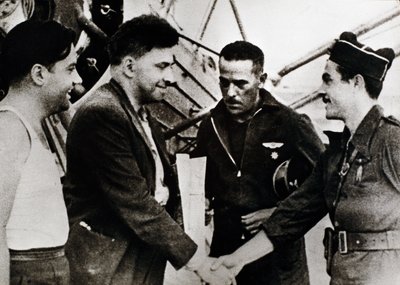 Hiszpańska wojna domowa (1936-1939): Ilia Grigorievich Ehrenburg (1891-1967), rosyjski pisarz, po przybyciu na lotnisko w Barcelonie (Hiszpania) (drugi od lewej), jako sowiecki korespondent wojny domowej autorstwa Unbekannt