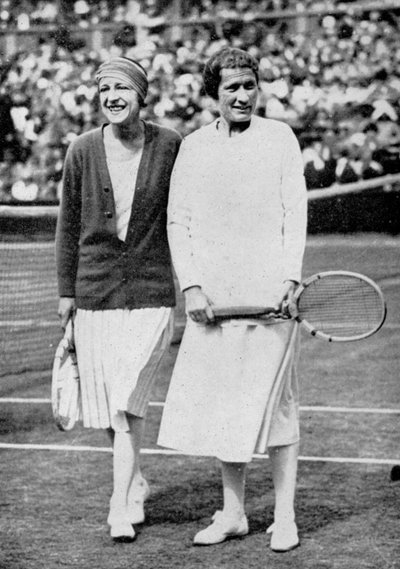 Suzanne Lenglen odeszła i Elizabeth Ryan przed ostatnim meczem singlowym na Wimbledonie, 1925 autorstwa Unbekannt
