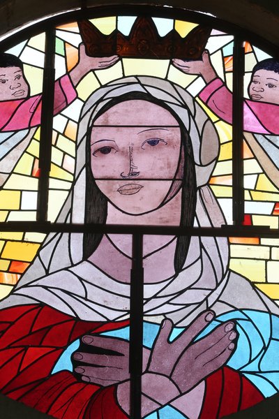Koronacja Maryi, witraż. Lome. Iść autorstwa Unbekannt