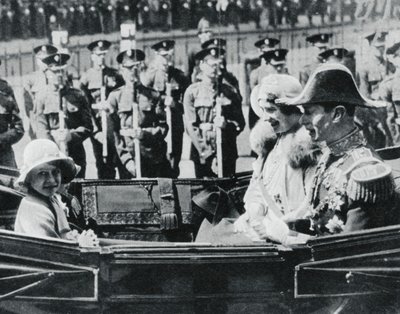 Książę i księżna Yorku opuszczają katedrę św. Pawła z córkami, 1935, 1937 autorstwa Unbekannt