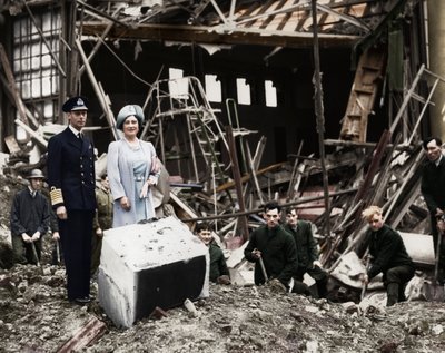 Zniszczenie bomby inspekcyjnej króla i królowej, Pałac Buckingham, Londyn, II wojna światowa, 1940 autorstwa Unbekannt