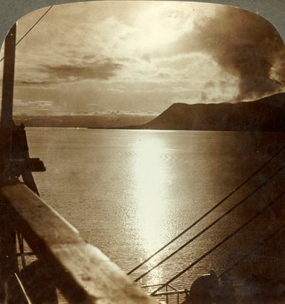 Północne słońce w lipcu nad klifami Spitzbergenu i Oceanu Arktycznego, ok. 1905. autorstwa Unbekannt