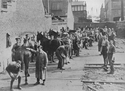 Nowa Armia na szkoleniu w Szkole Kowali, 1915 autorstwa Unbekannt