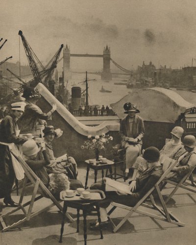 Basen z ogrodu na dachu Langbourne Club for City Women, lata 20., ok. 1935. autorstwa Unbekannt