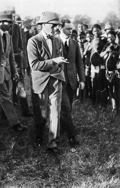 Książę Walii i grupa tancerzy Usuta, Zululand, 1925 autorstwa Unbekannt