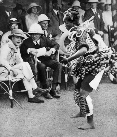 Książę Walii ogląda tradycyjny taniec, Freetown, Sierra Leone, 1925 autorstwa Unbekannt