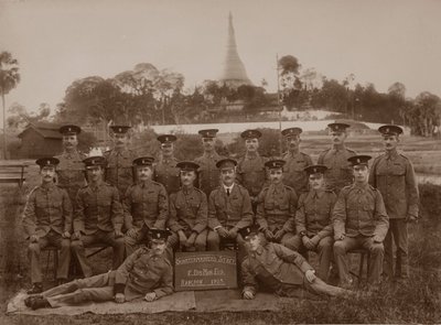 Sztab kwatermistrzowski 1. Królewskiego Pułku Fizylierów Munsterskich, Rangun, Birma, 1913 autorstwa Unbekannt