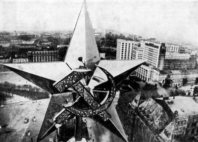 Radziecka gwiazda nad Kremlowską Wieżą Nikolskiego, Moskwa, 1935 autorstwa Unbekannt