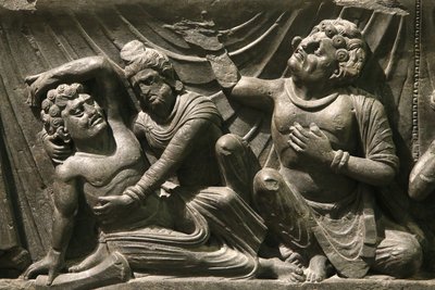Muzeum Wiktorii i Alberta. Część płaskorzeźby po śmierci Buddy (parinirvana). 200-400. Okres Kuszan. Łupek. Gandhara/północno-zachodni Pakistan. Zjednoczone Królestwo autorstwa Unbekannt