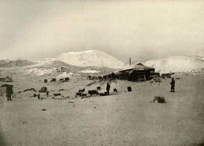 Kwatery zimowe. Z górą Erebus w tle, c1908, 1909 autorstwa Unbekannt