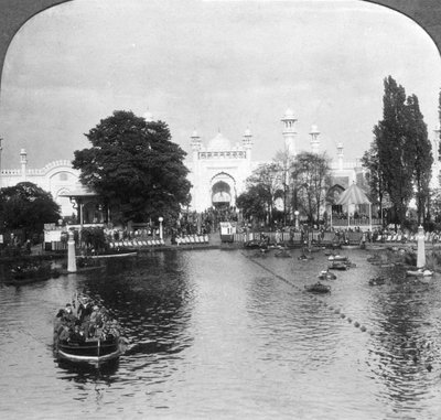 Jezioro na Wystawie Imperium Brytyjskiego, Wembley, Londyn, c1925 autorstwa Unbekannt