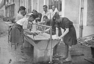 Poranna toaleta na kontynencie, 1914 autorstwa Unbekannt