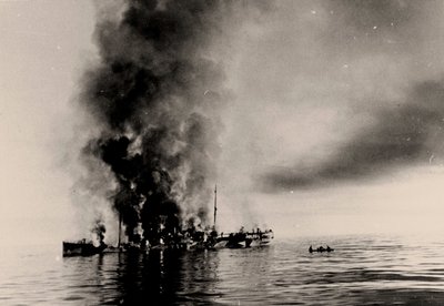 Zatonięcie lodołamacza Alexander Sibiryakov przez niemiecki krążownik Admiral Scheer 25 sierpnia 1942 r. autorstwa Unbekannt