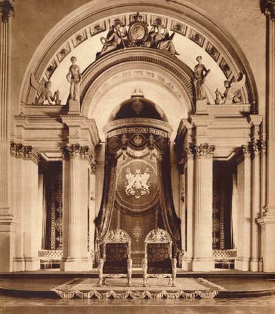 Trony w sali balowej Pałacu Buckingham, 1935 autorstwa Unbekannt