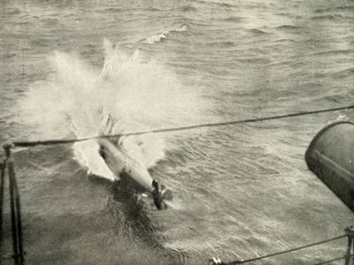 Torpeda wchodząca do wody, 1919. autorstwa Unbekannt