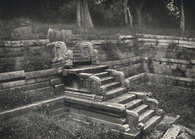 Schody w ceglanym stawie kąpielowym, Anuradhapura, 1926 autorstwa Unbekannt