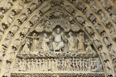 Tympanon portalu Sądu Ostatecznego: Chrystus Sądu Ostatecznego. U jego boku na kolanach Najświętsza Maryja Panna i św. Jan wstawiają się o zbawienie dusz. Katedra w Amiens, Amiens, Francja autorstwa Unbekannt
