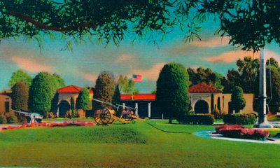 Stacja szkoleniowa marynarki wojennej Stanów Zjednoczonych, budynek administracyjny. San Diego, Kalifornia, ok. 1941 r. autorstwa Unbekannt