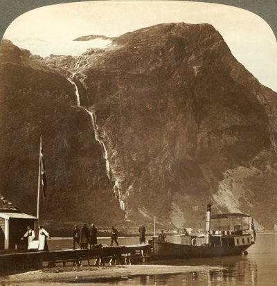 Utigards Falls z lodowca Ravnefjeld nad jeziorem Loen - z Naesdal, Norwegia, ok. 1905. autorstwa Unbekannt