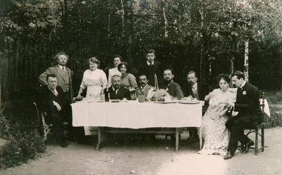Odwiedzający z rosyjskim pisarzem Aleksandrem Kuprinem i jego rodziną, Gatchina, Rosja, początek XX wieku autorstwa Unbekannt